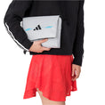 Cargar la imagen en la vista de la galería, Neceser Adidas Protour Blanco/Azul Martita Ortega 3.4 2025
